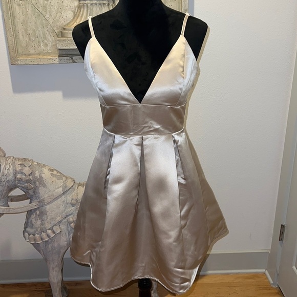 Pretty little Thing Sz 10 satin look cocktail backless dress - Picture 1 of 8